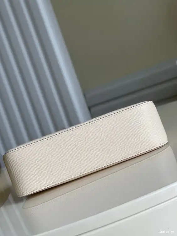 LOUIS VUITTON MARELLE 0704